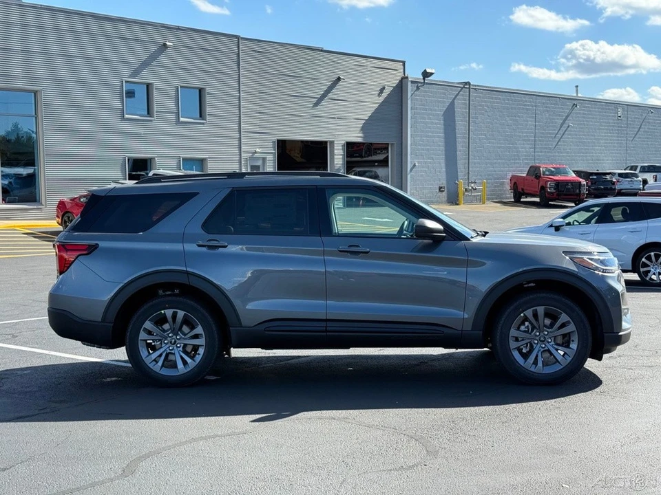 2026 Ford Explorer 6th Gen - Image 7 of 12
