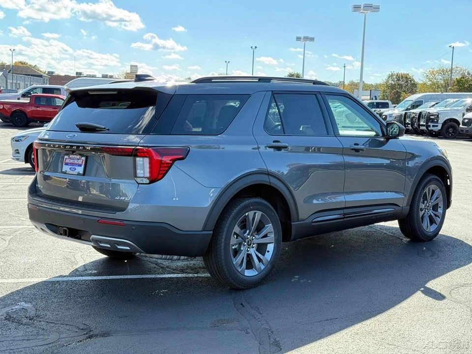 2026 Ford Explorer 6th Gen - Image 6 of 12