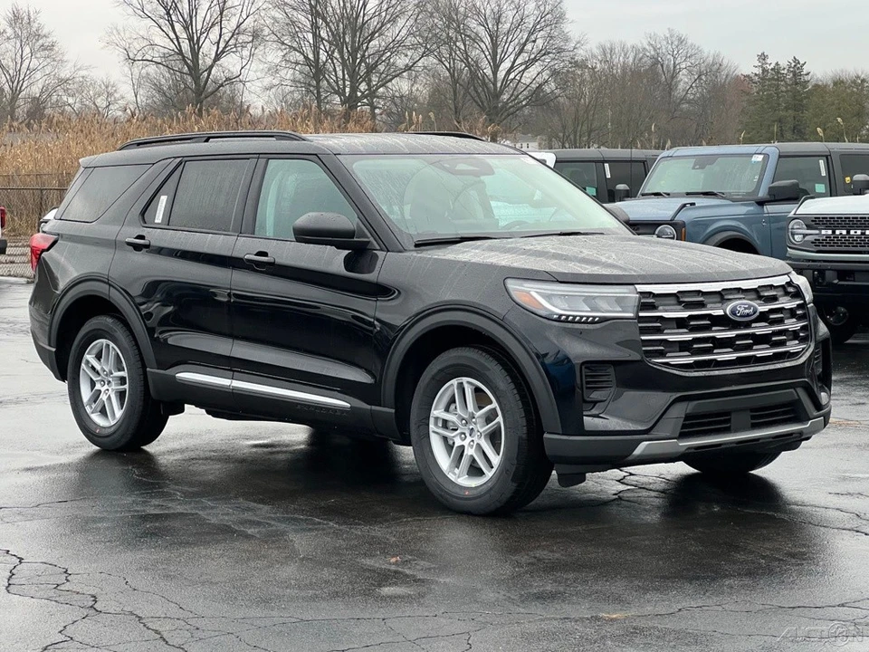 2026 Ford Explorer 6th Gen - Image 9 of 12