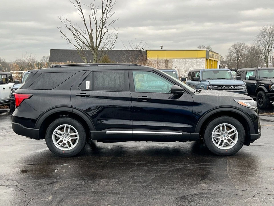 2026 Ford Explorer 6th Gen - Image 7 of 12
