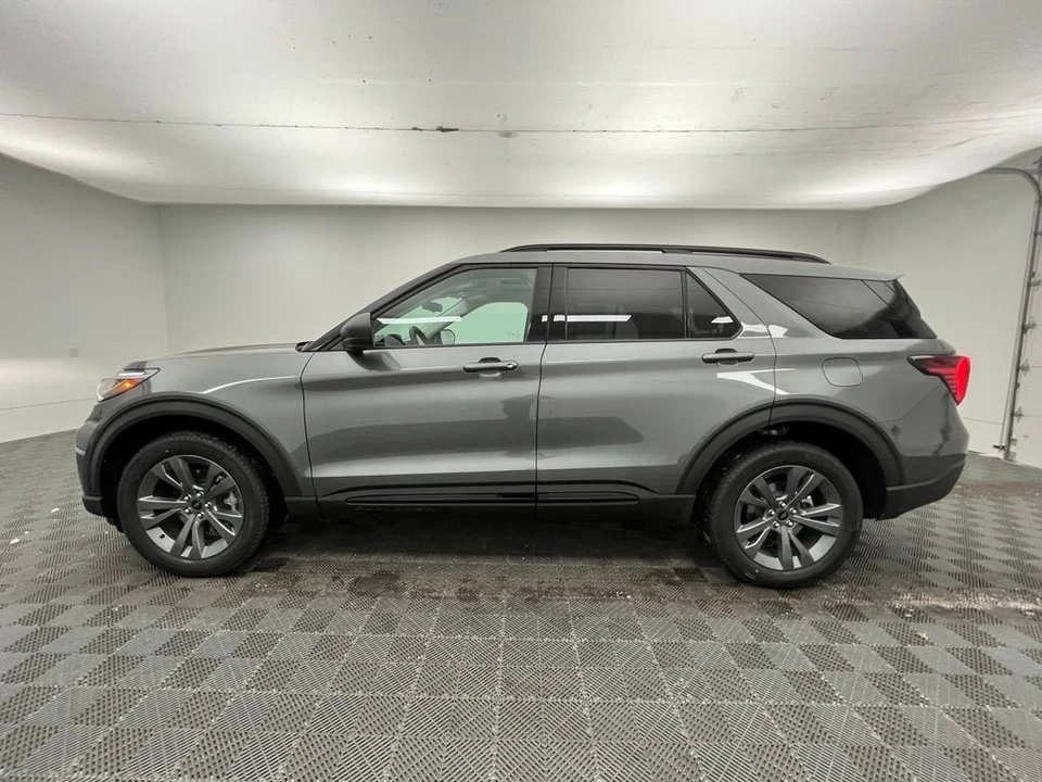 2026 Ford Explorer 6th Gen - Image 11 of 12