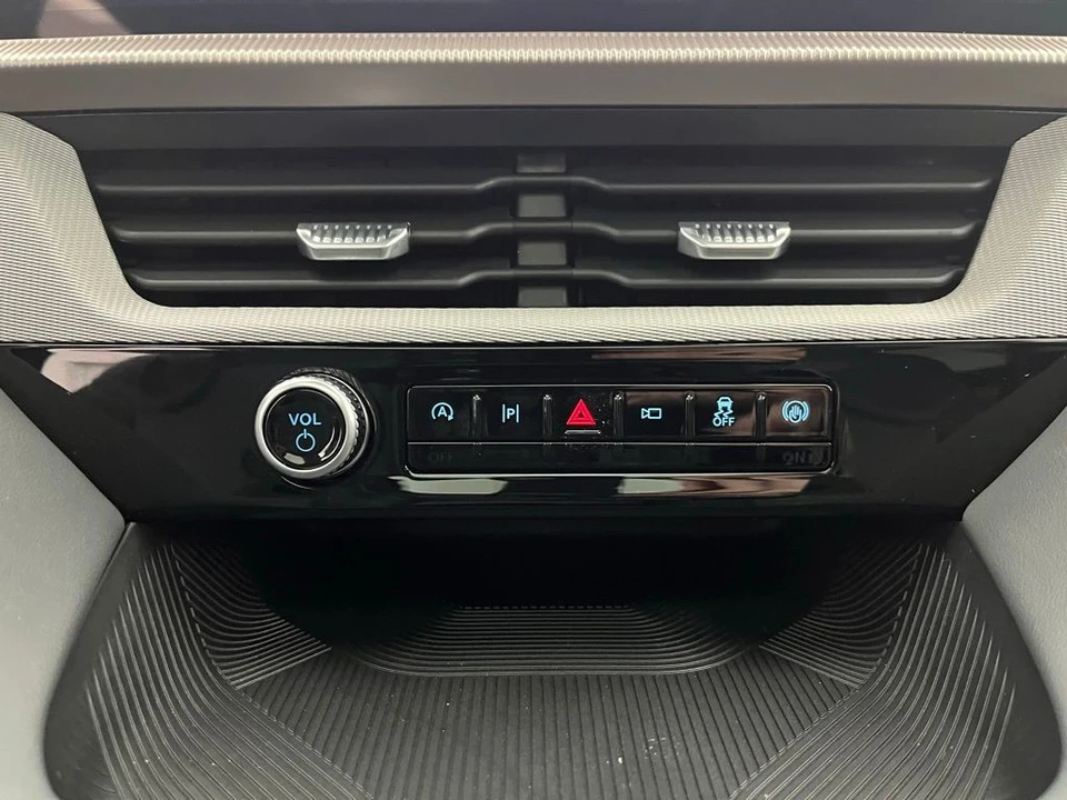 2026 Ford Explorer 6th Gen - Image 6 of 12