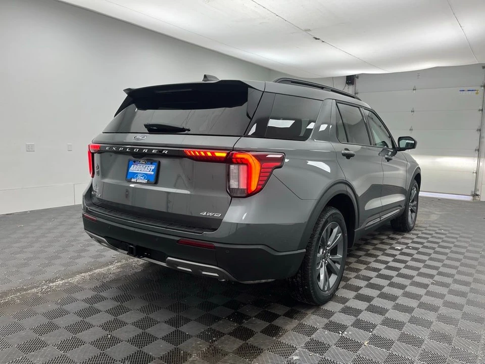 2026 Ford Explorer 6th Gen - Image 8 of 12