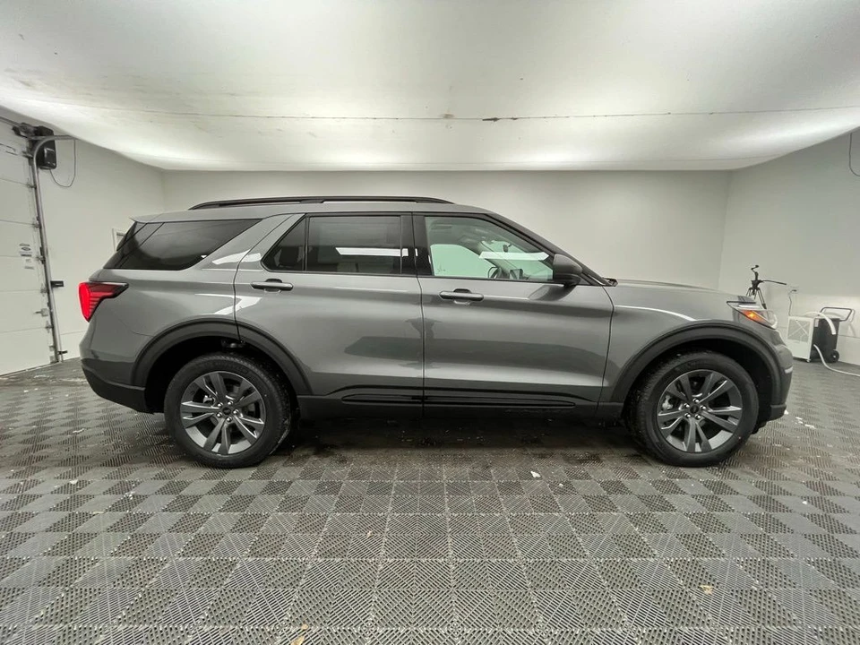 2026 Ford Explorer 6th Gen - Image 7 of 12