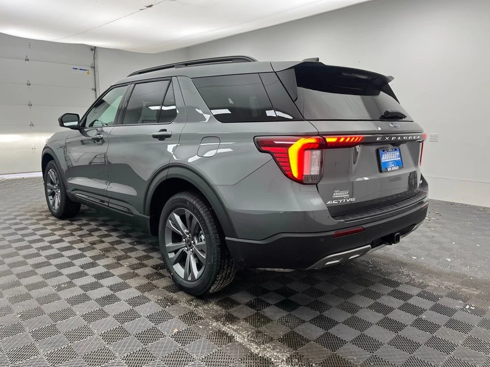 2026 Ford Explorer 6th Gen - Image 10 of 12