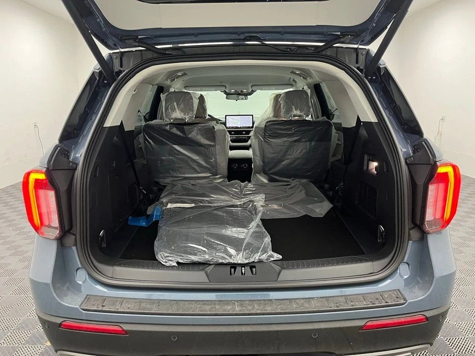 2026 Ford Explorer 6th Gen - Image 10 of 12