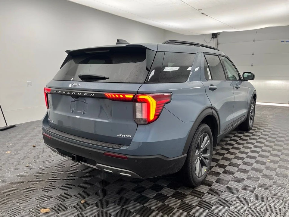 2026 Ford Explorer 6th Gen - Image 8 of 12
