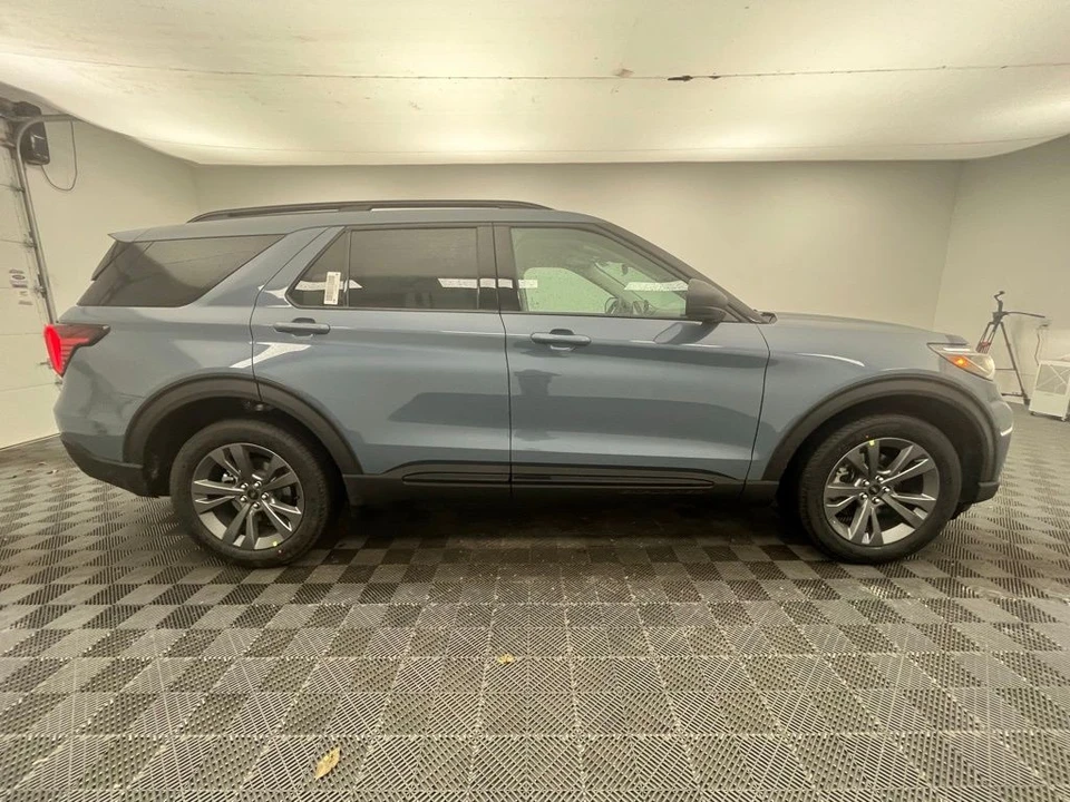 2026 Ford Explorer 6th Gen - Image 7 of 12