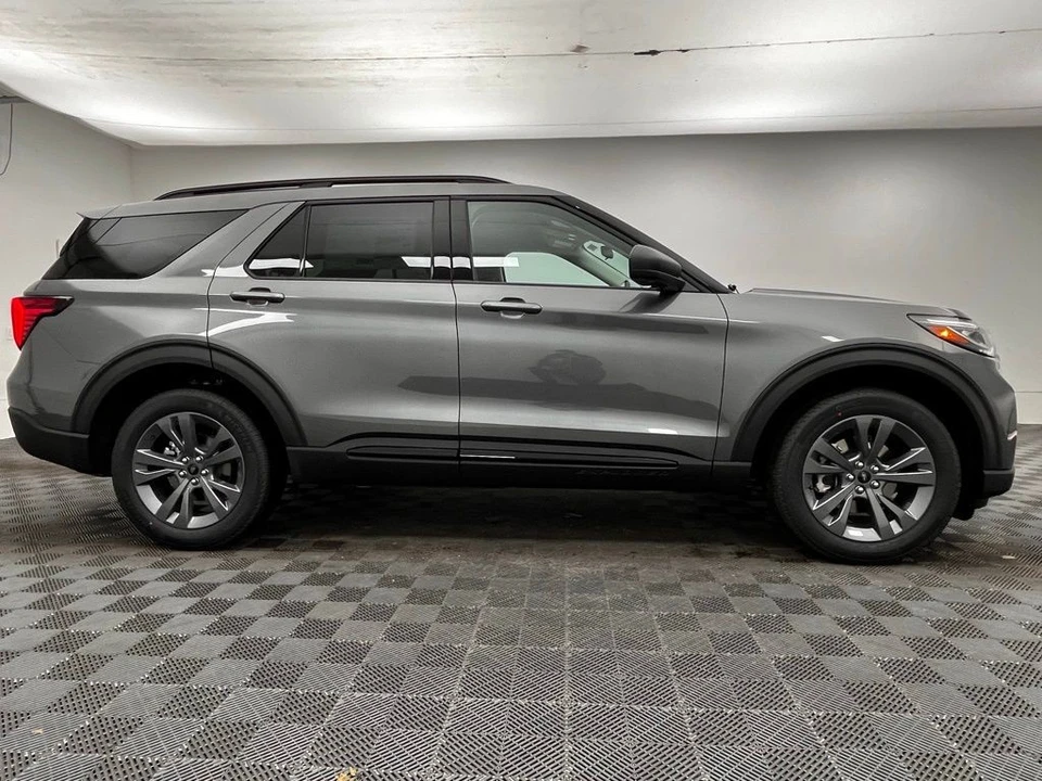 2026 Ford Explorer 6th Gen - Image 6 of 12