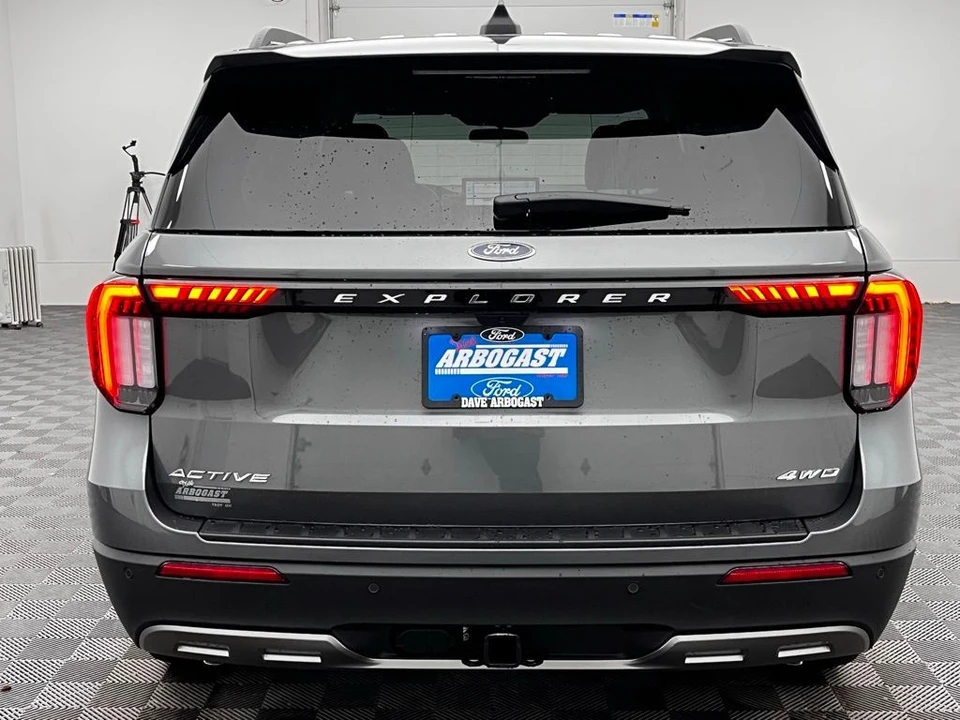 2026 Ford Explorer 6th Gen - Image 10 of 12