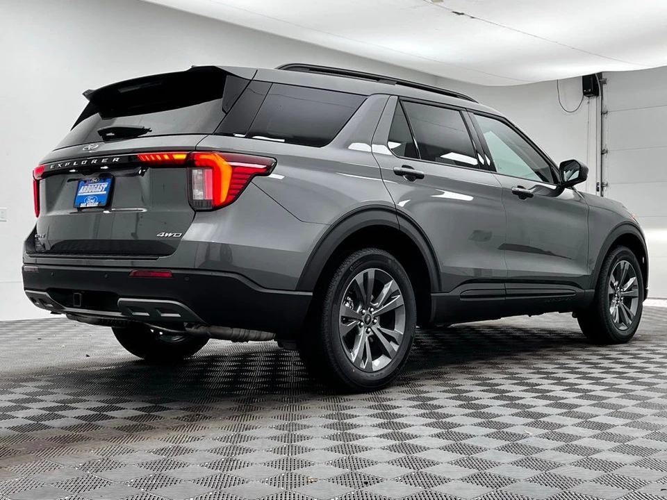 2026 Ford Explorer 6th Gen - Image 7 of 12