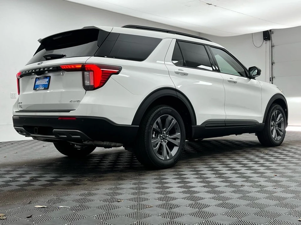 2026 Ford Explorer 6th Gen - Image 7 of 12