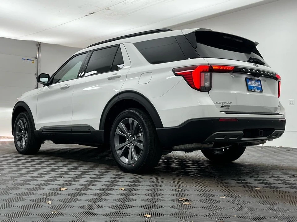 2026 Ford Explorer 6th Gen - Image 11 of 12