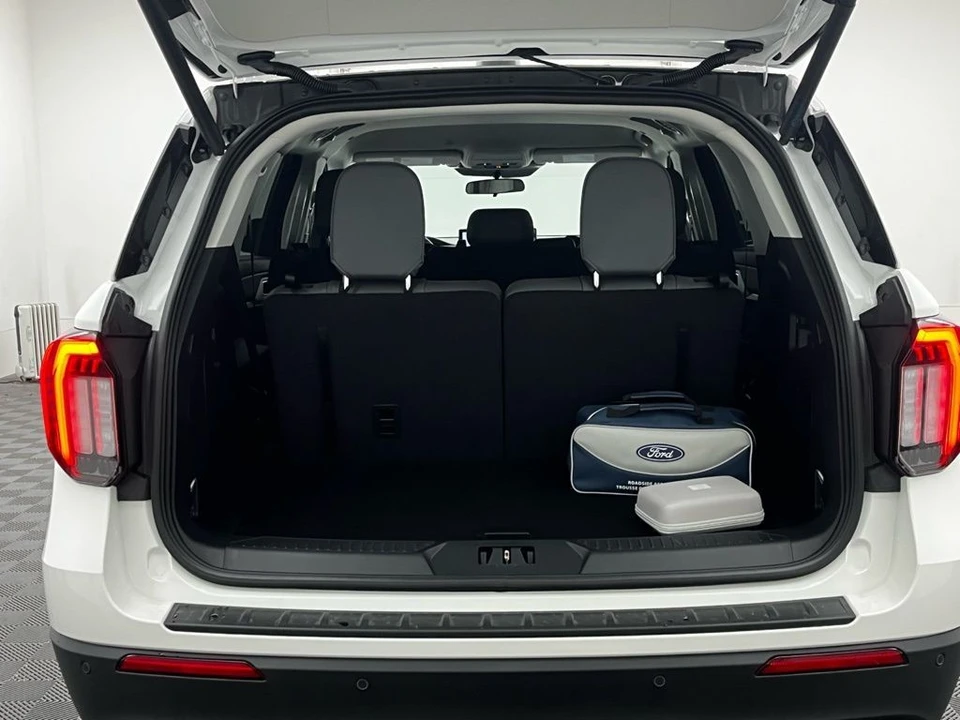 2026 Ford Explorer 6th Gen - Image 9 of 12