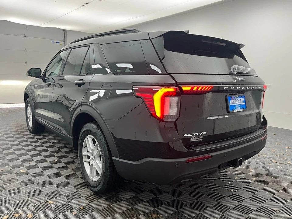 2026 Ford Explorer 6th Gen - Image 11 of 12