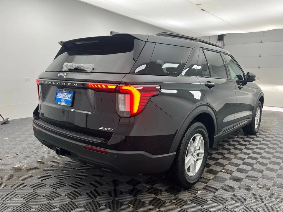 2026 Ford Explorer 6th Gen - Image 7 of 12