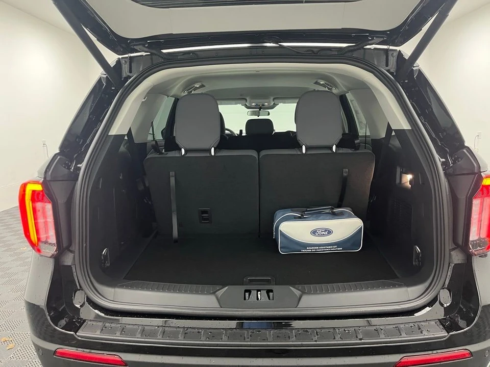 2026 Ford Explorer 6th Gen - Image 9 of 12