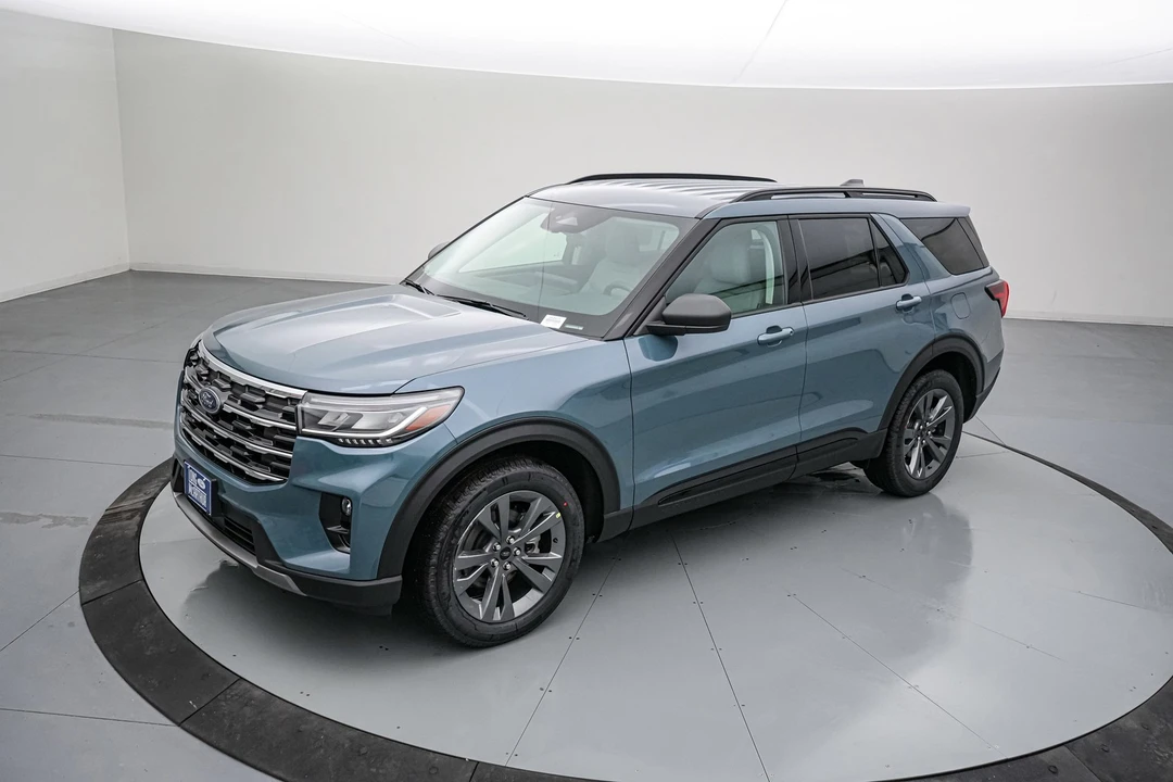 2026 Ford Explorer 6th Gen - Image 9 of 21