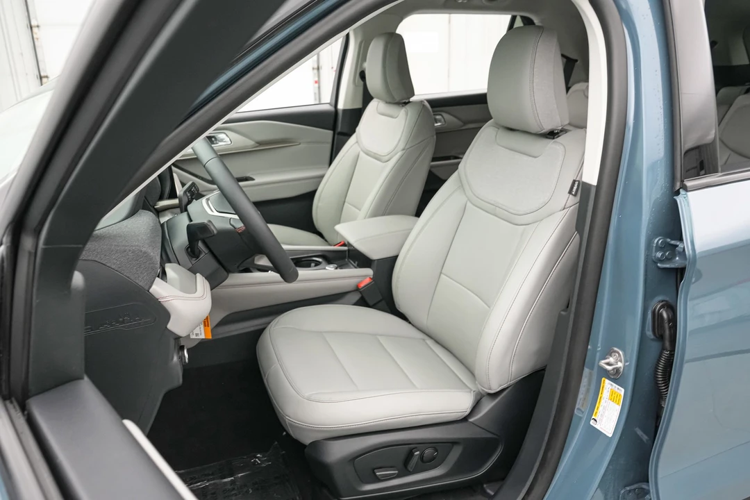2026 Ford Explorer 6th Gen - Image 12 of 21