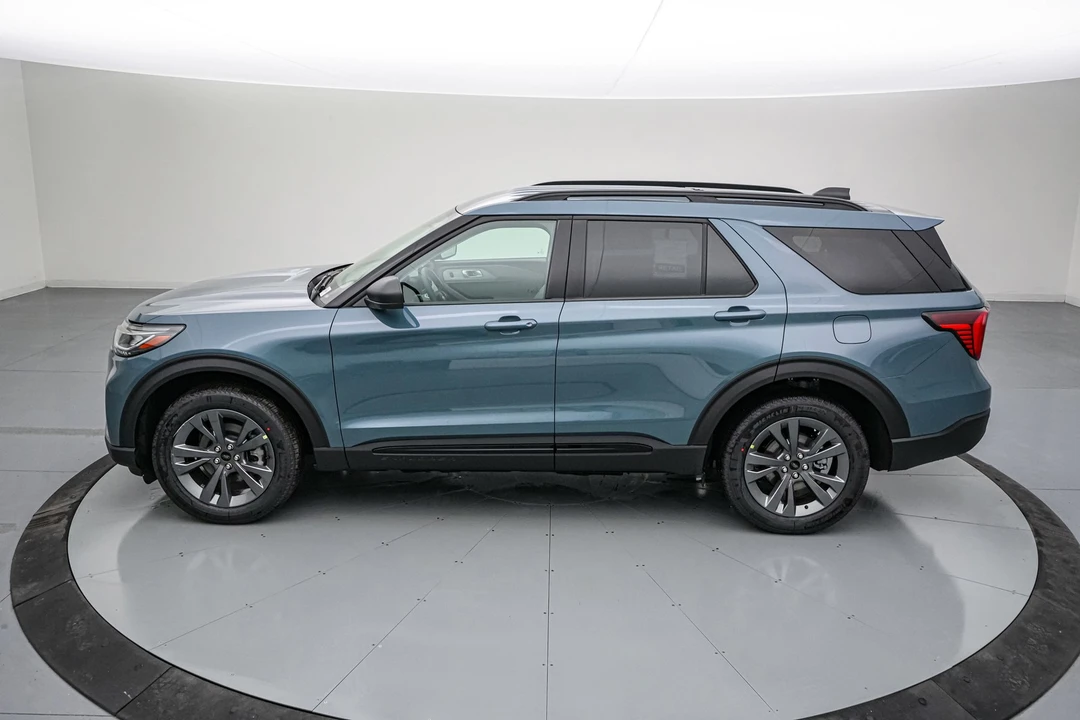 2026 Ford Explorer 6th Gen - Image 8 of 21