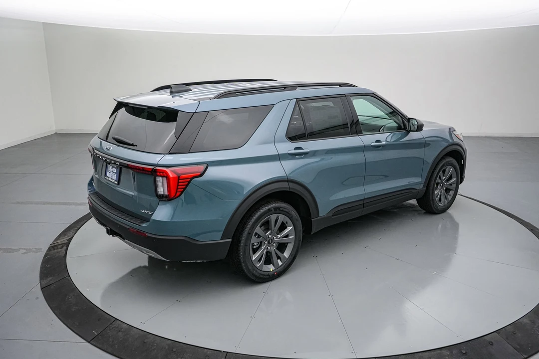 2026 Ford Explorer 6th Gen - Image 5 of 21
