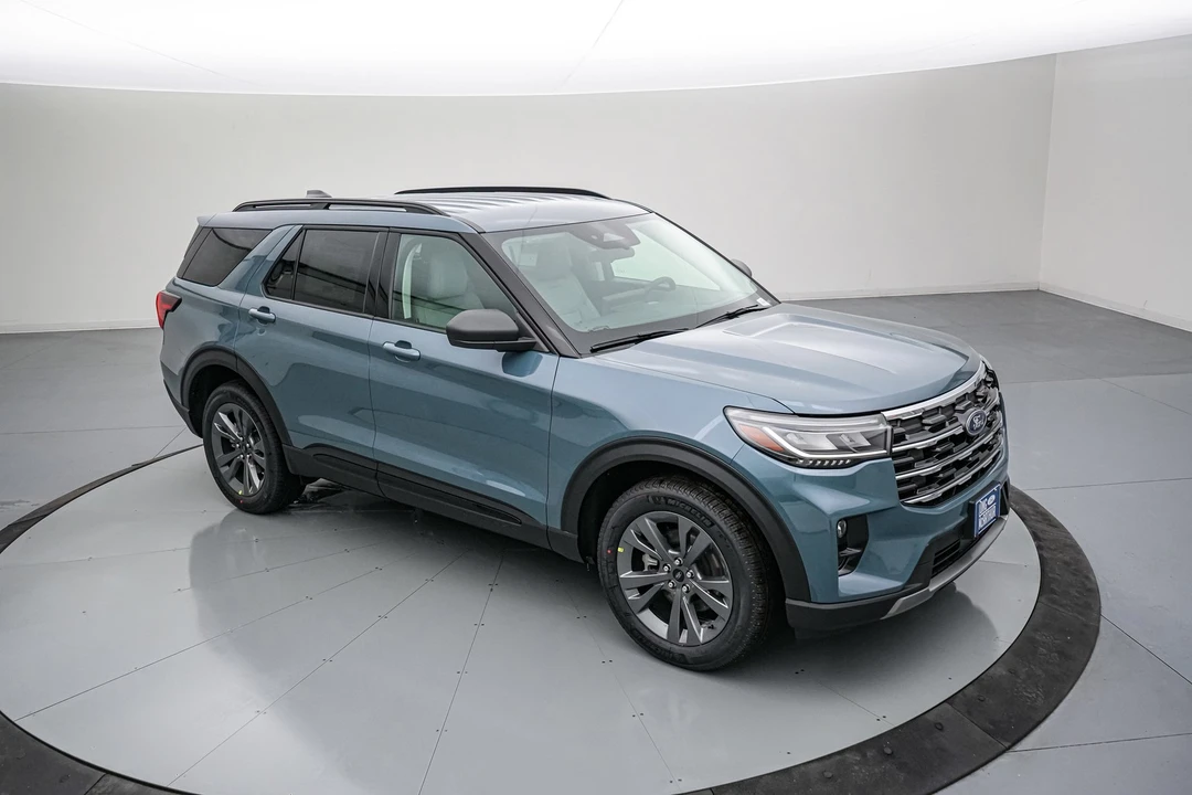 2026 Ford Explorer 6th Gen - Image 2 of 21
