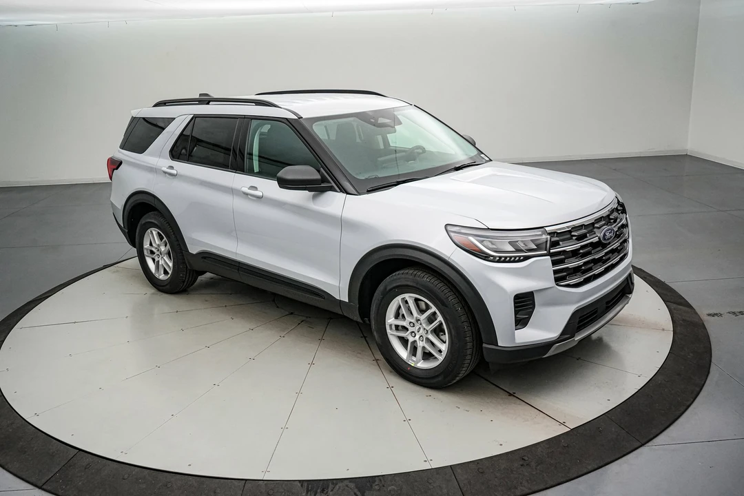 2026 Ford Explorer 6th Gen - Image 2 of 21