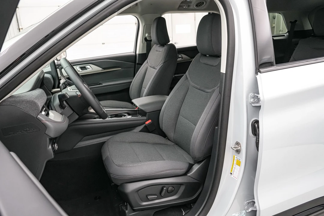 2026 Ford Explorer 6th Gen - Image 12 of 21