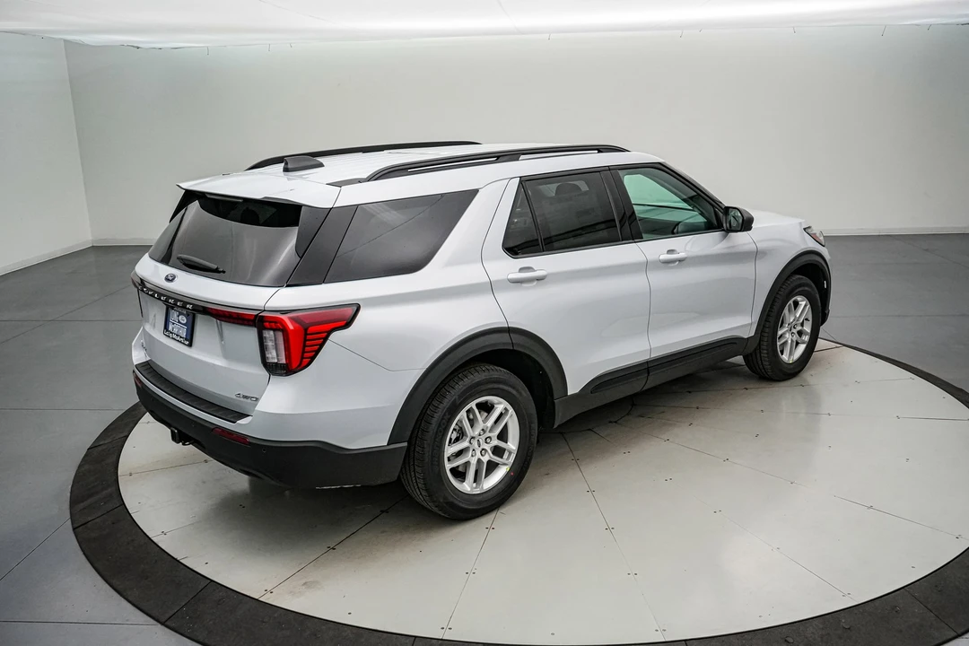 2026 Ford Explorer 6th Gen - Image 5 of 21