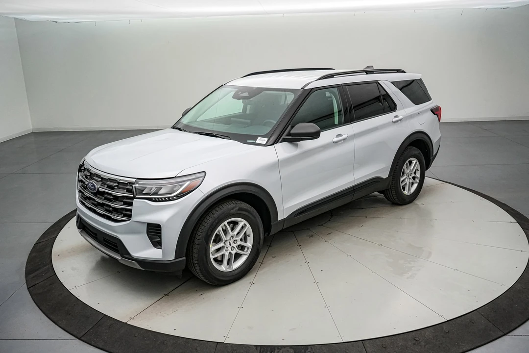 2026 Ford Explorer 6th Gen - Image 9 of 21