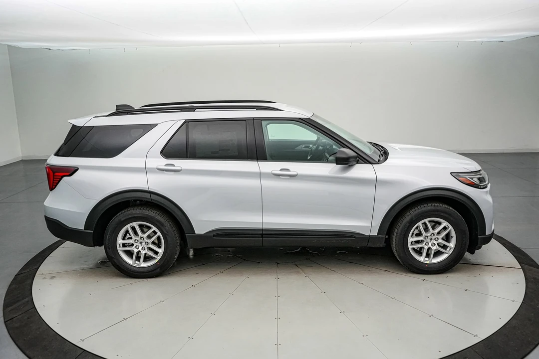 2026 Ford Explorer 6th Gen - Image 4 of 21