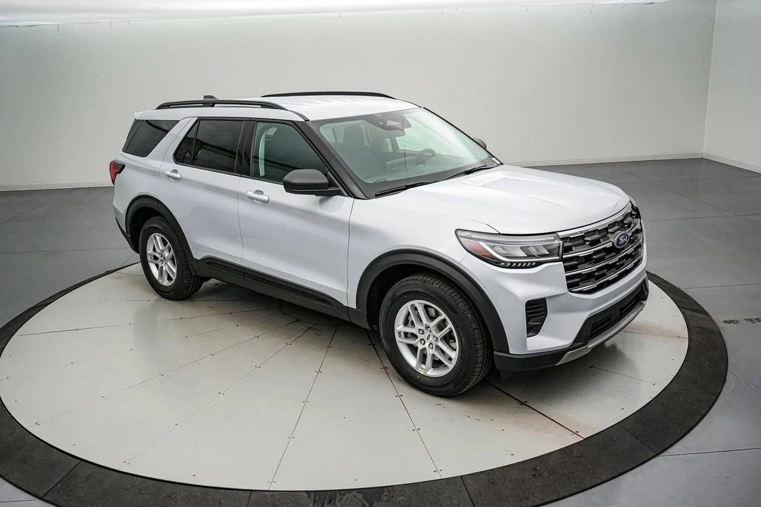2026 Ford Explorer 6th Gen - Image 2 of 21
