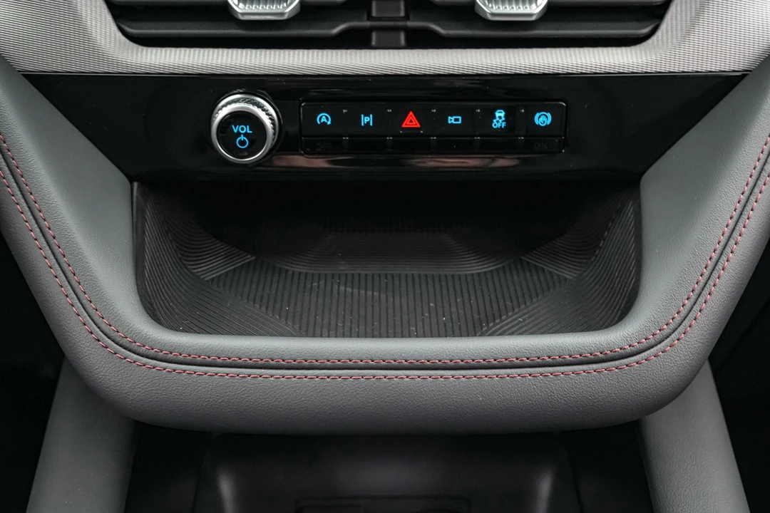 2026 Ford Explorer 6th Gen - Image 17 of 21