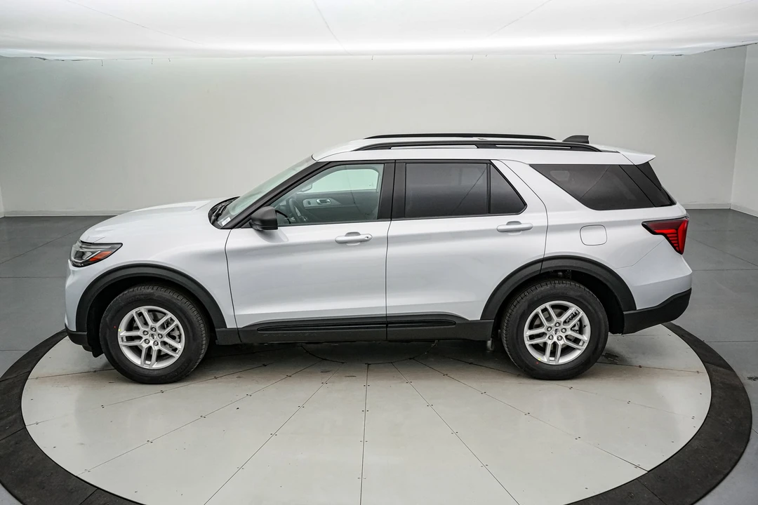 2026 Ford Explorer 6th Gen - Image 8 of 21