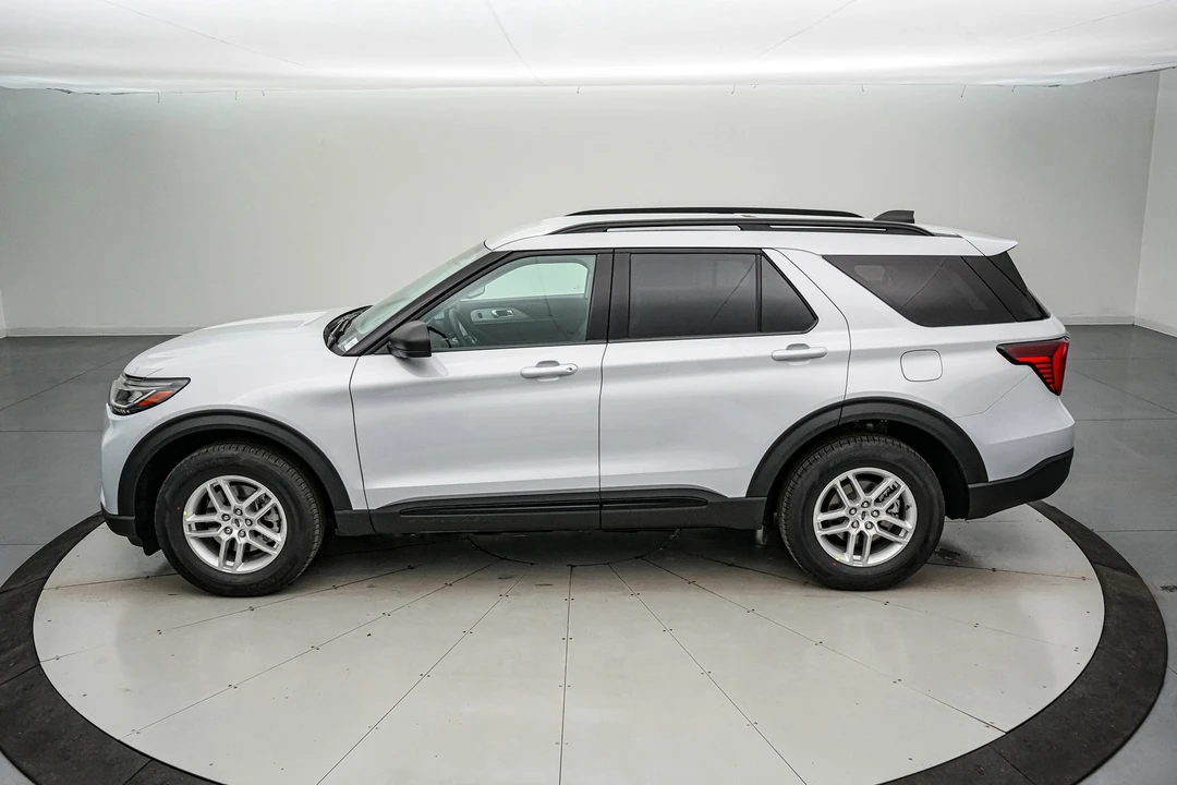 2026 Ford Explorer 6th Gen - Image 8 of 21