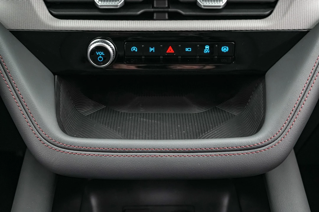 2026 Ford Explorer 6th Gen - Image 17 of 21