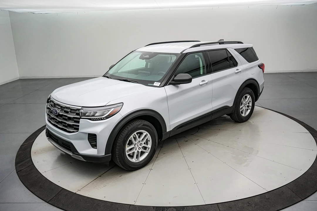 2026 Ford Explorer 6th Gen - Image 9 of 21