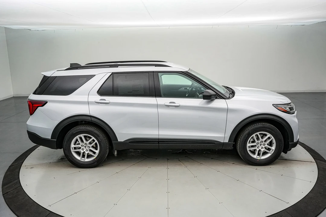 2026 Ford Explorer 6th Gen - Image 4 of 21