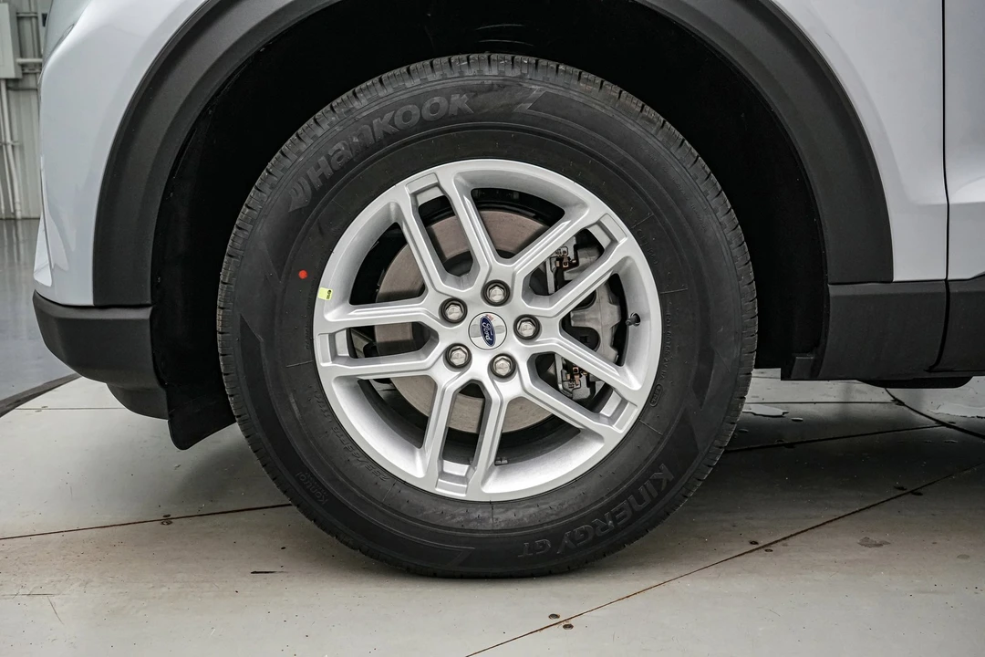 2026 Ford Explorer 6th Gen - Image 11 of 21