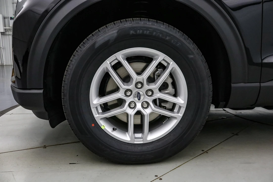 2026 Ford Explorer 6th Gen - Image 11 of 21