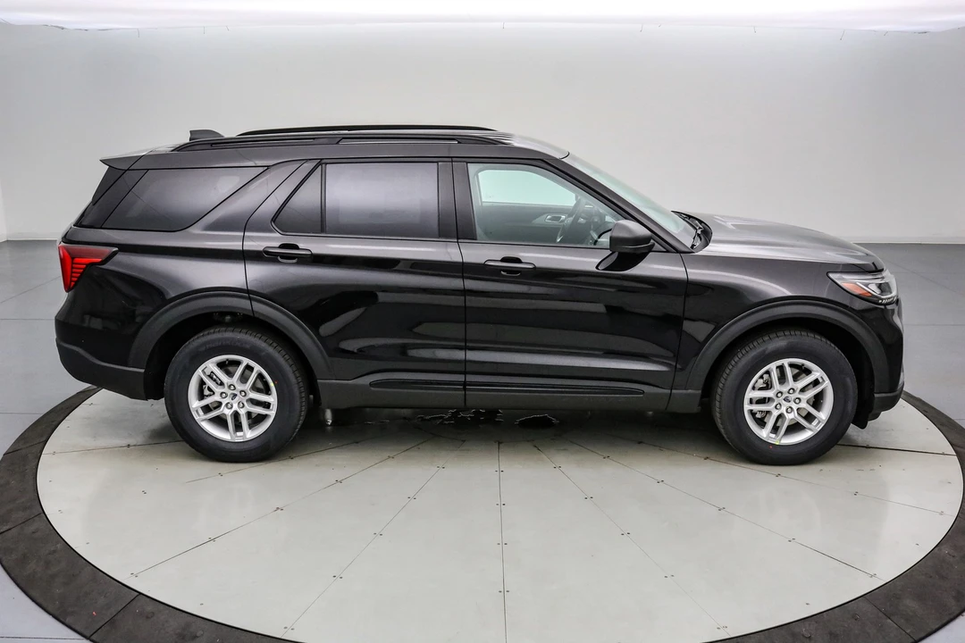 2026 Ford Explorer 6th Gen - Image 4 of 21