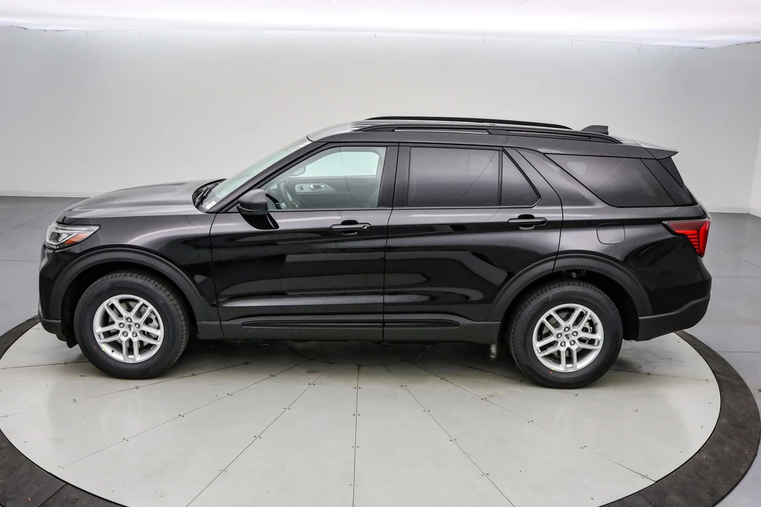 2026 Ford Explorer 6th Gen - Image 8 of 21