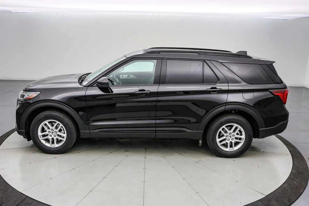 2026 Ford Explorer 6th Gen - Image 8 of 21