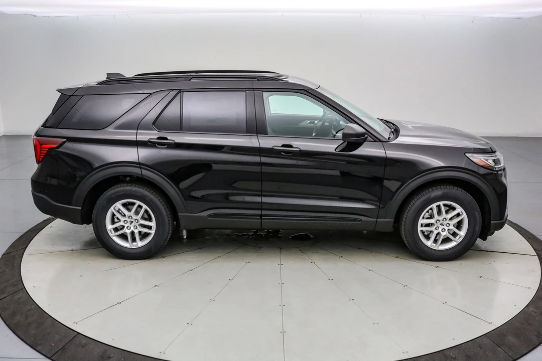 2026 Ford Explorer 6th Gen - Image 4 of 21