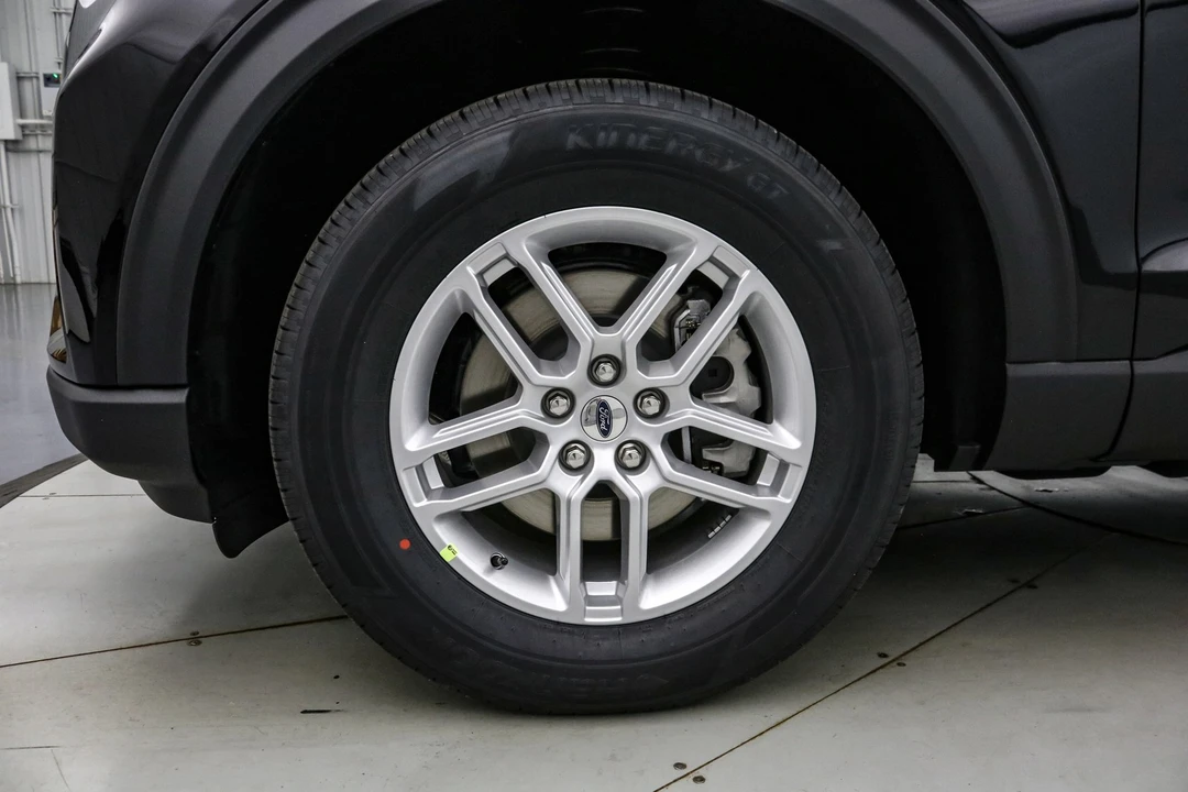 2026 Ford Explorer 6th Gen - Image 11 of 21
