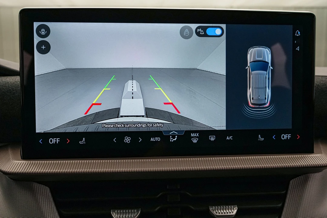 2026 Ford Explorer 6th Gen - Image 18 of 21