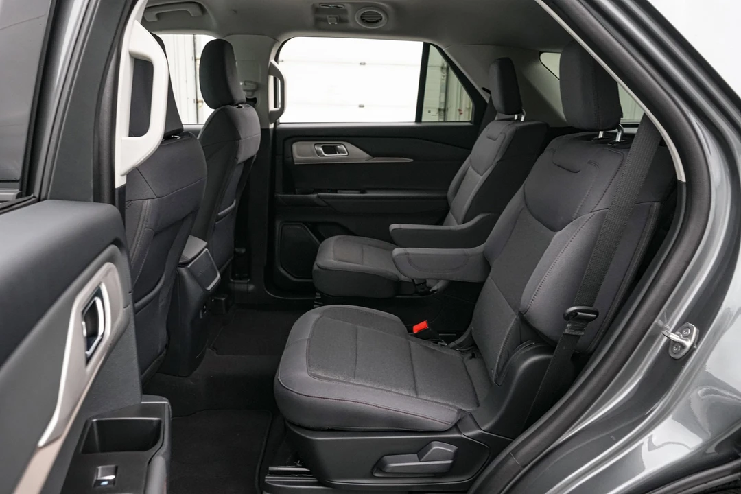 2026 Ford Explorer 6th Gen - Image 20 of 21