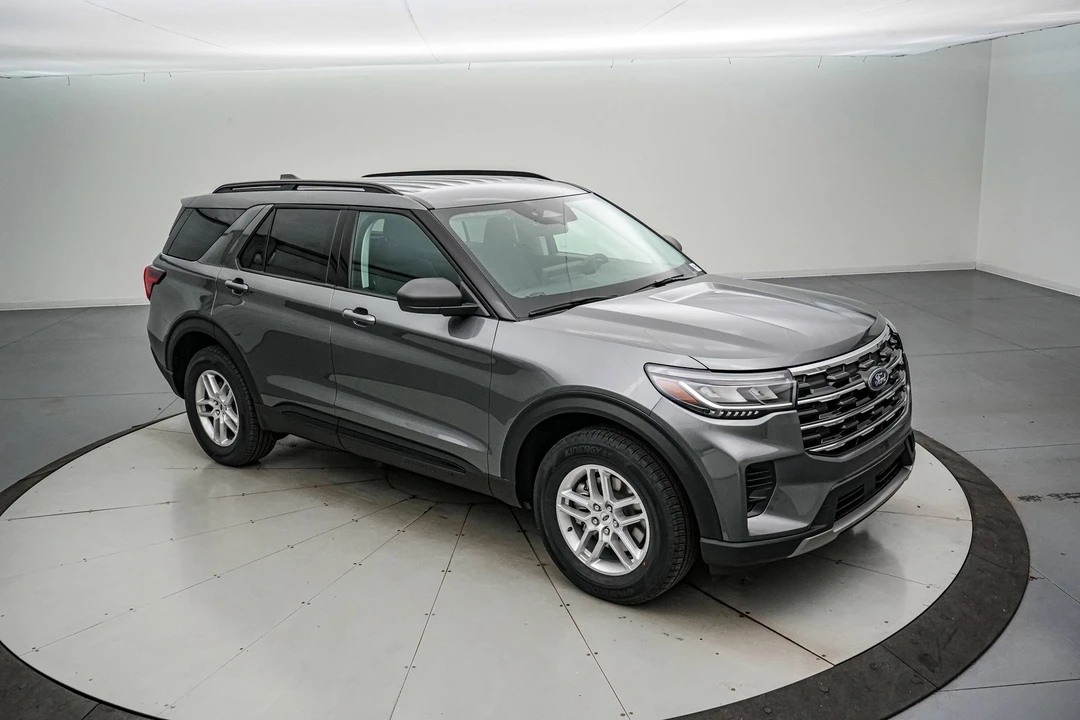 2026 Ford Explorer 6th Gen - Image 2 of 21