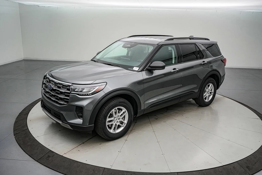 2026 Ford Explorer 6th Gen - Image 9 of 21