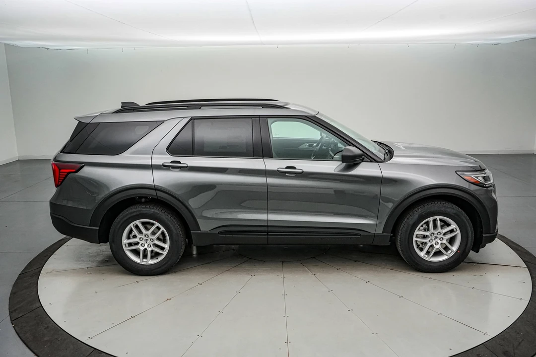 2026 Ford Explorer 6th Gen - Image 4 of 21